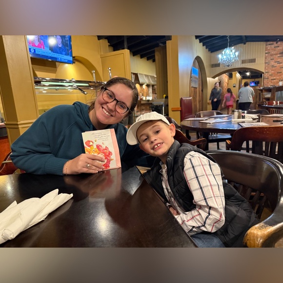 Meet your Posher, Taylor - Picture 6 of 6